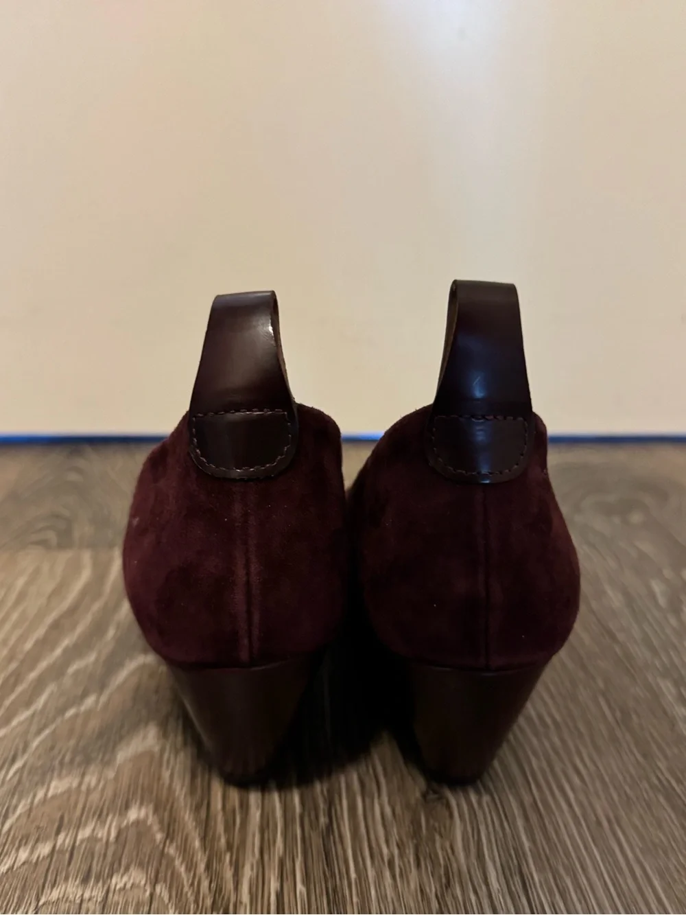 NWOT Clarks Artisan Bassett Mist Suede Wedges in Burgundy